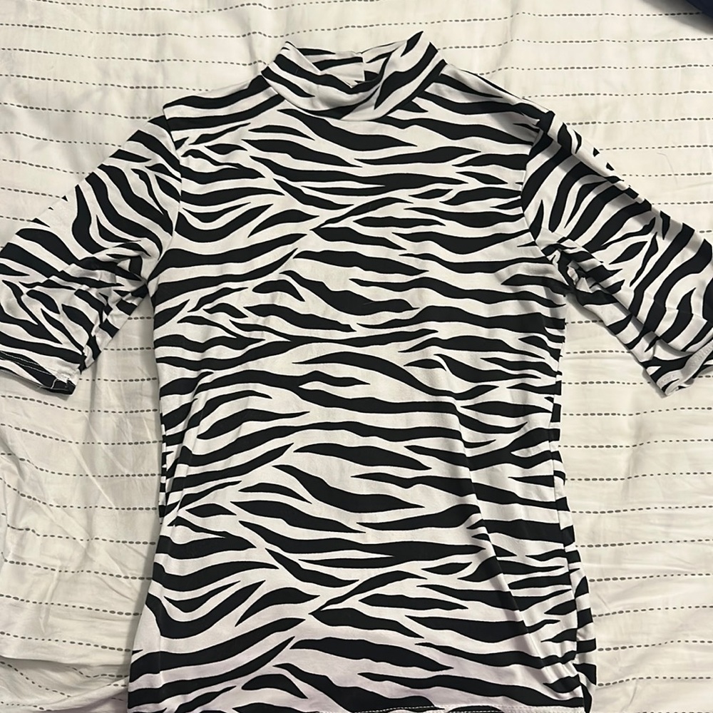 Cute Olivia Rae zebra print top 3/4 length sleeves size XS!
